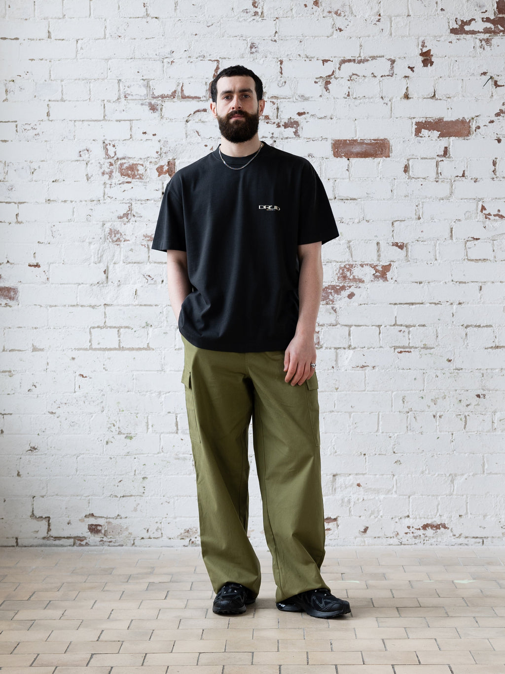 T-Shirt - Black / Dubh