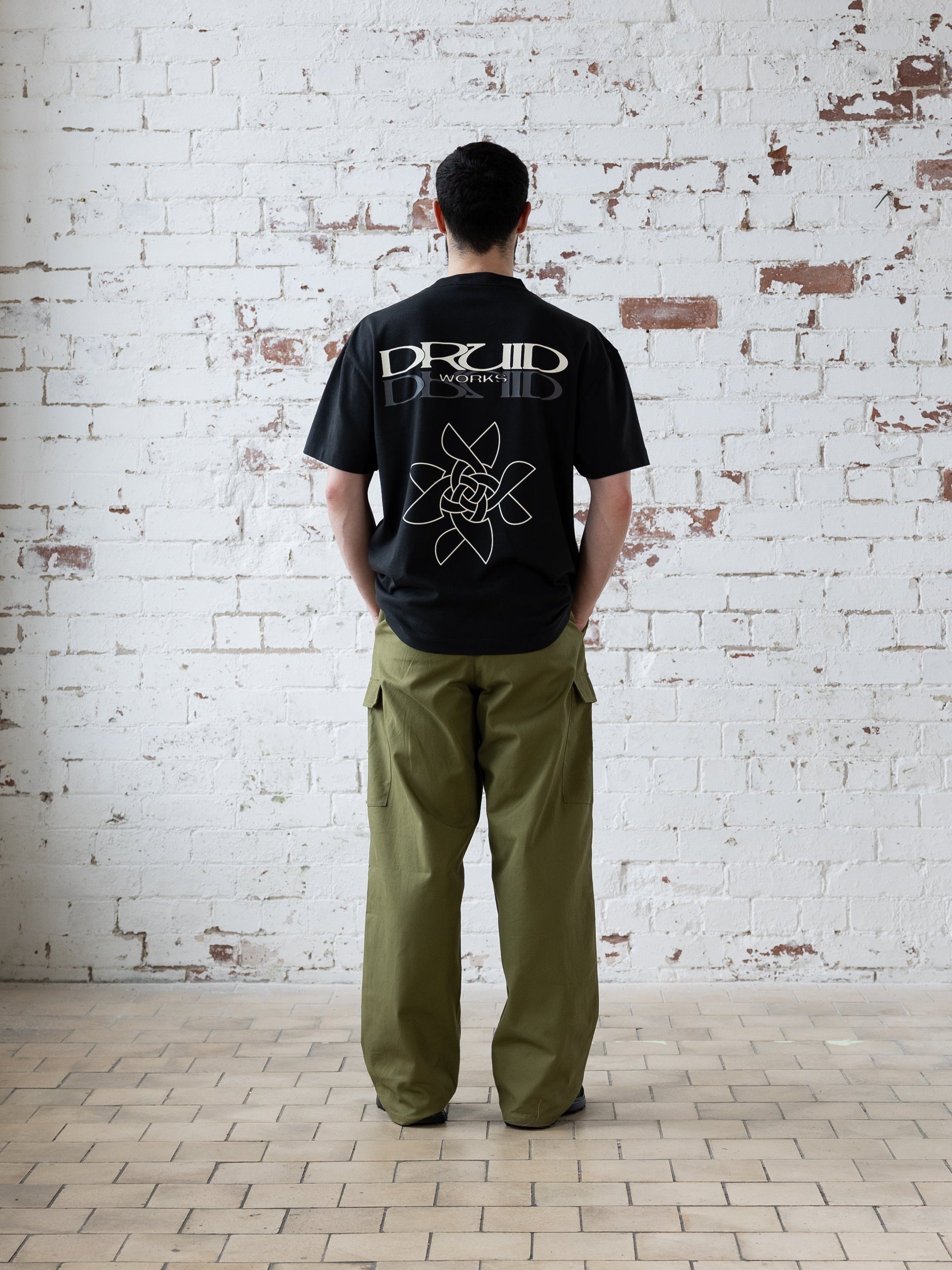 T-Shirt - Black / Dubh