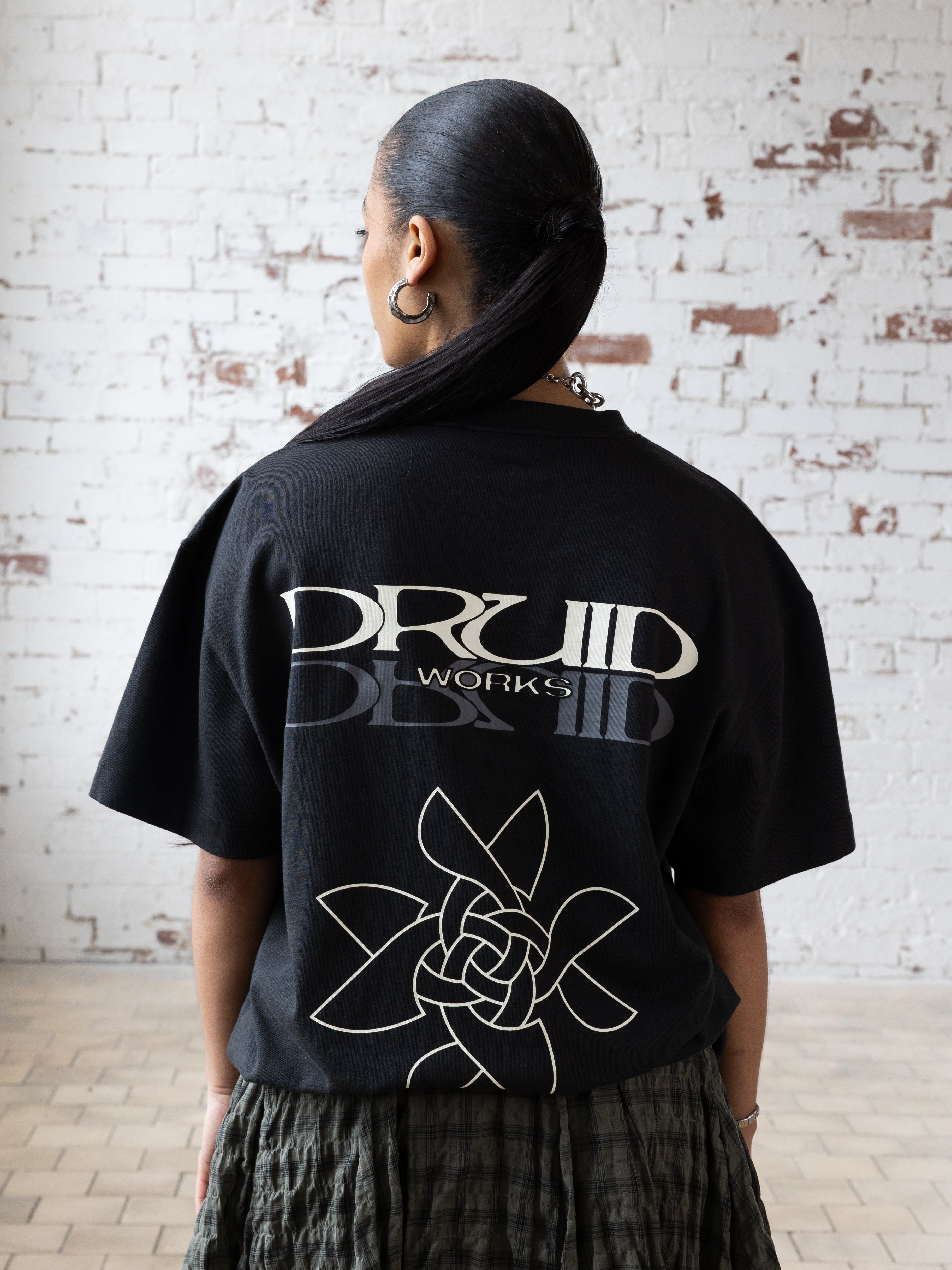 T-Shirt - Black / Dubh