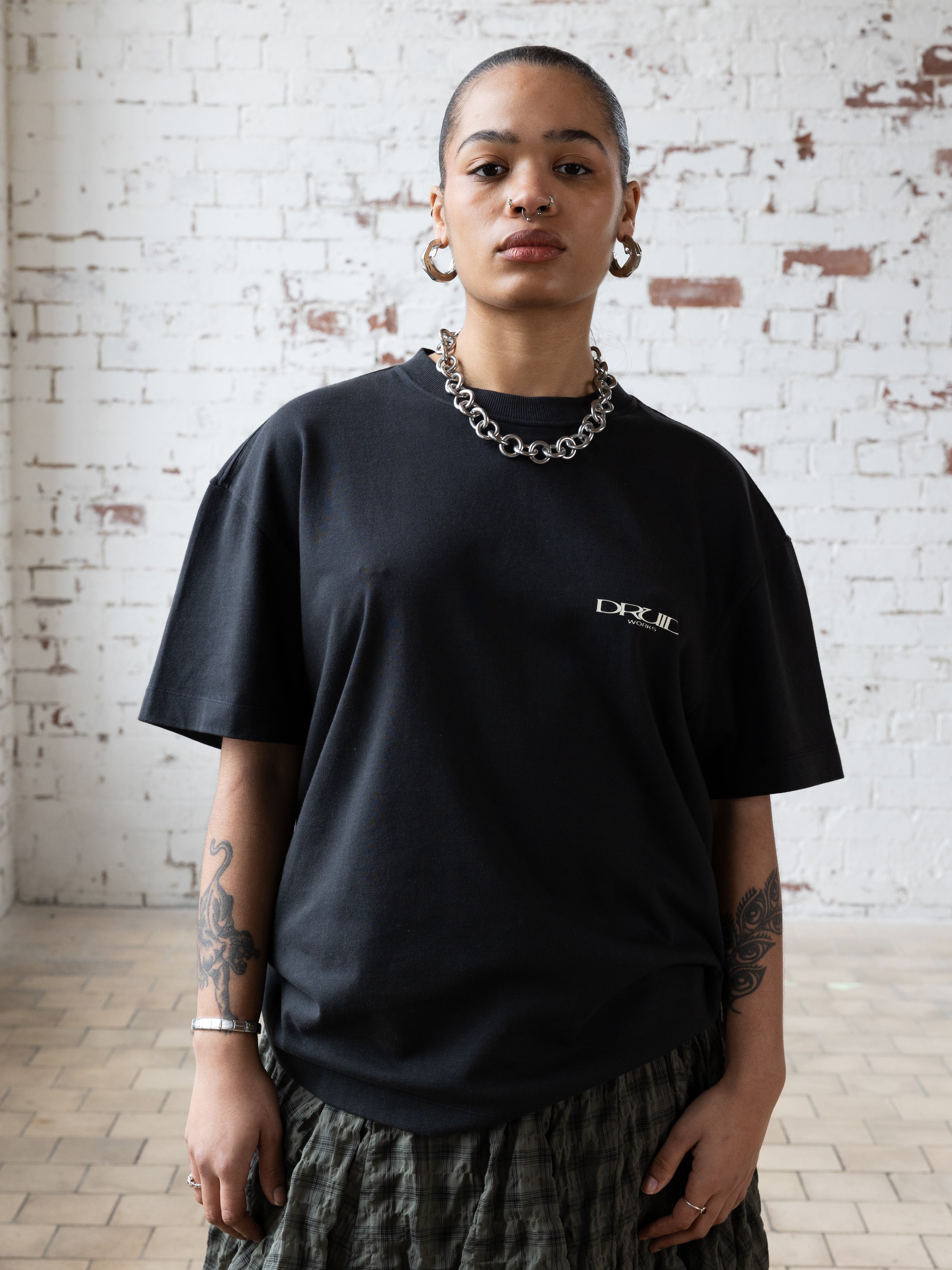 T-Shirt - Black / Dubh
