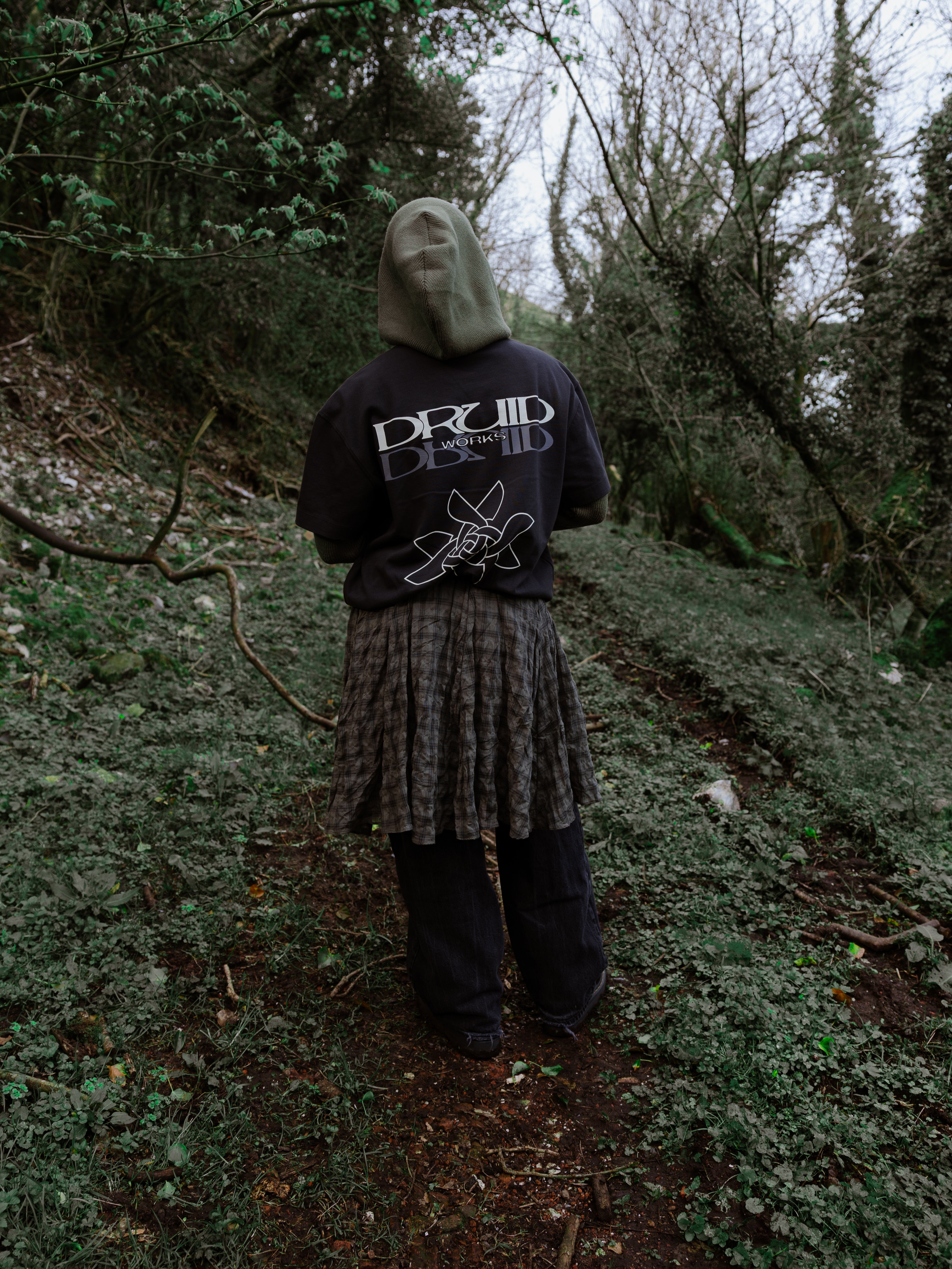 T-Shirt - Black / Dubh